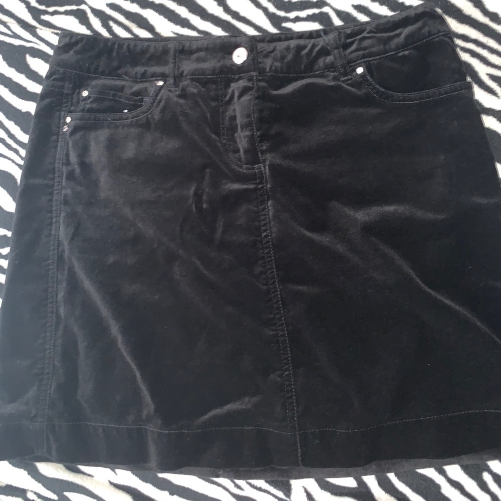SOLD - ‼️White House Velvet Black Mini Skirt‼️ - Picture 4 of 6